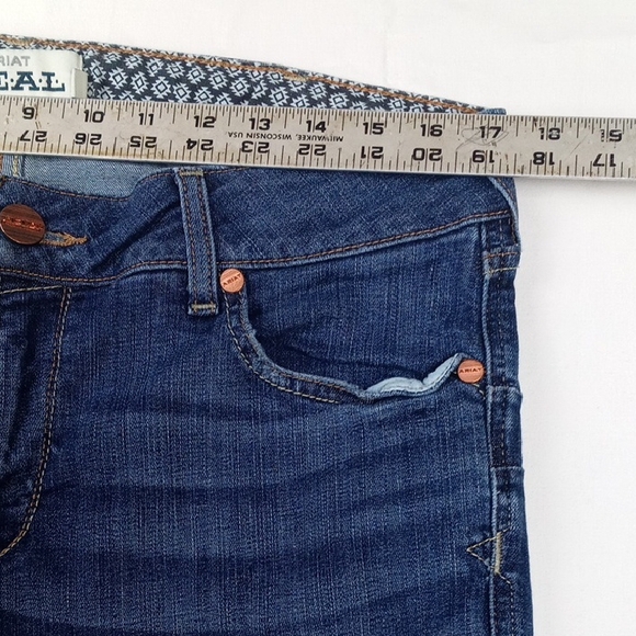 Ariat 33 long perfect rise flare Denim Blue Jeans distressed - Picture 7 of 12